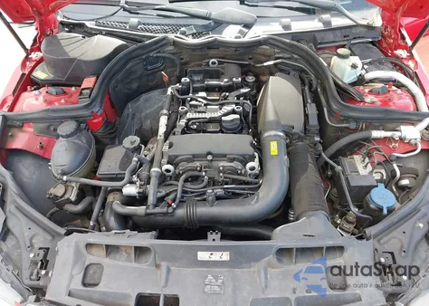 2013 Mercedes-Benz C 250 Sport z USA, uszkodzony, nr VIN WDDGF4HB5DA803693